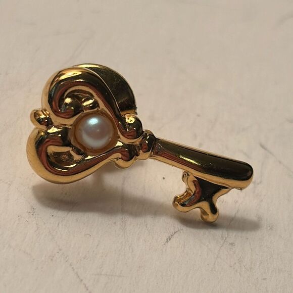 Vintage Gold Tone And Faux Pearl Key Shaped Lapel Pin - Picture 1 of 6